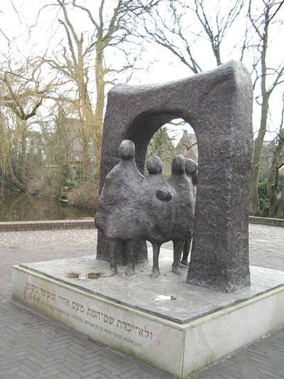 Joods monument 'De Levenspoort' aan de Walstraat te Wageningen
