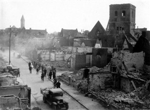 Bij hun terugkeer naar huis treffen de Wageningers het centrum van hun stad in puin geschoten aan. 