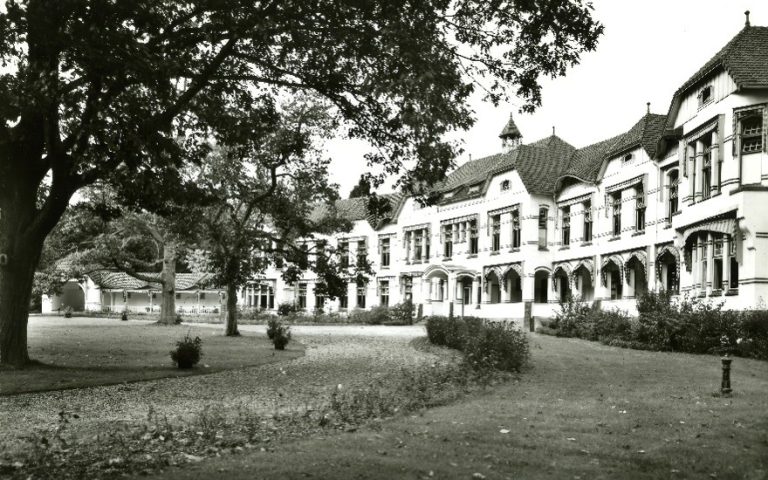 Expositie “125 jaar Oranje Nassau’s Oord. Zorgpaleis voor lichaam en geest”.